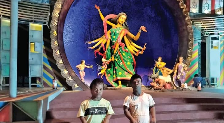 বড়িশা ক্লাবে মণ্ডপ মাতাচ্ছেন ‘জোকার’ আব্বাস আলি শাহু