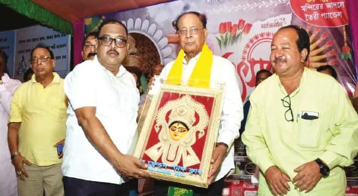 হিলির ত্রিমোহিনী‌ অমর ফ্রেন্ডস স্টাফ ক্লাবের পুজোয় দীঘার জগন্নাথ মন্দির