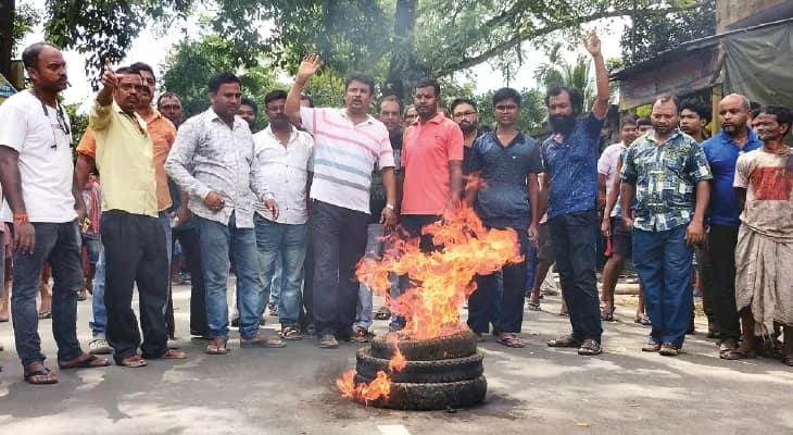 ছাত্রীর পর এবার বৃদ্ধাকে খুন, ঘর থেকে বিবস্ত্র, রক্তাক্ত দেহ উদ্ধার! বিক্ষোভ-অবরোধে তপ্ত তাহেরপুর