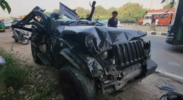 নিয়ন্ত্রণ হারিয়ে ডিভাইডারে ধাক্কা গাড়ির, গুরুগ্রামে পথ দুর্ঘটনায় মৃত পাঁচ