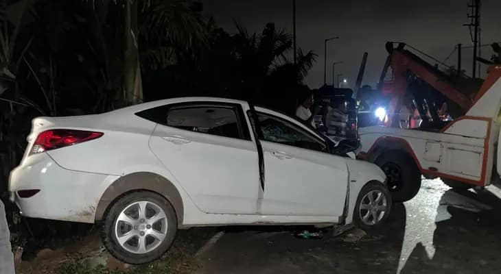 চতুর্থীর রাতে ঠাকুর আনতে গিয়ে চন্দননগরে পথ দুর্ঘটনায় মৃত তিন