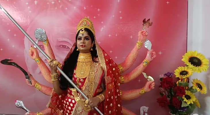 এবার হলদিবাড়িতে জীবন্ত দুর্গা!দেখা মিলবে জ্যান্ত অসুরেরও