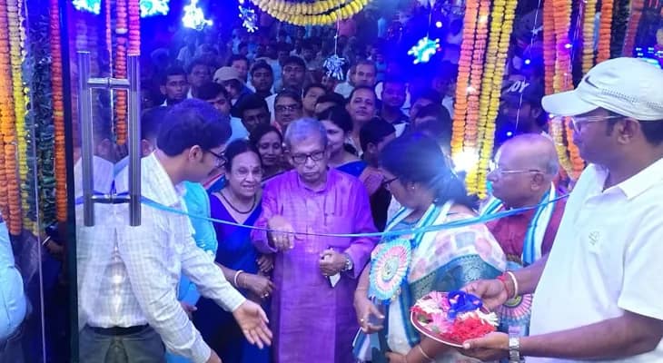সবংয়ের তেমাথানিতে শনিবার সন্ধ্যায় শীততাপ নিয়ন্ত্রিত প্রতীক্ষালয়ের উদ্বোধন করেন মন্ত্রী মানস ভুঁইয়া