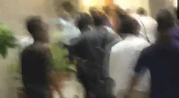 কারুরে পদপিষ্টের ঘটনার পর ত্রিচি বিমানবন্দরে পৌঁছলেন অভিনেতা তথা টিভিকে প্রধান বিজয়