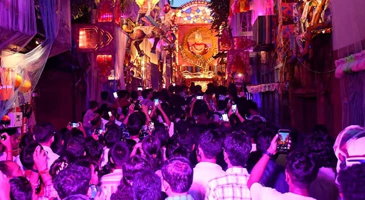 জনপ্লাবন পঞ্চমীতে ভাসল শহর