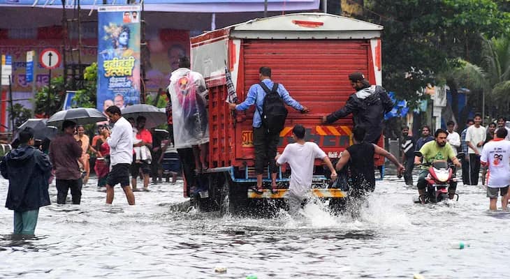 মুম্বইতে গত ২৪ ঘণ্টায় ১০০ মিমি বৃষ্টি হয়েছে, জানাল আইএমডি