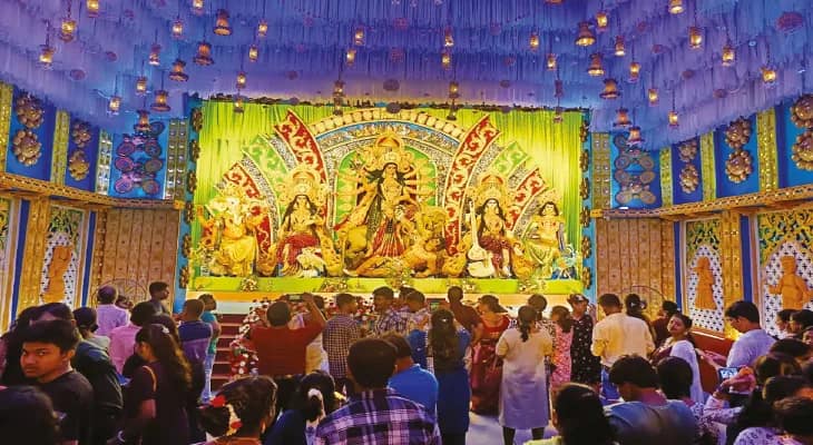 মানববন্দি সীমান্ত বেড়ায়,  মুক্ত বিহঙ্গ হালদারপাড়ায়, মণ্ডপে মুক্তির জয়গান