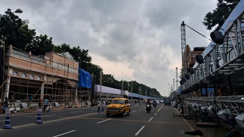 আগামী রবিবার দুর্গাপুজোর কার্নিভাল, রেড রোডে তারই প্রস্তুতি চলছে