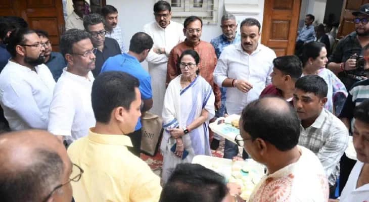 নির্বিঘ্নে মিটল দুর্গোৎসব, রাজ্যবাসীকে দীপাবলির আগাম শুভেচ্ছা মুখ্যমন্ত্রীর