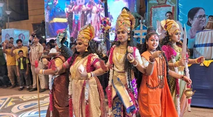 মেদিনীপুরে দুর্গা পুজোর কার্নিভাল শুরু