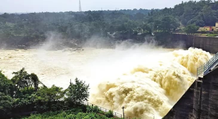 মুখ্যমন্ত্রীর আপত্তি সত্ত্বেও জল ছাড়া অব্যাহত রাখল ডিভিসি, দামোদরের নিম্ন অববাহিকা অঞ্চলে বাড়ছে উদ্বেগ