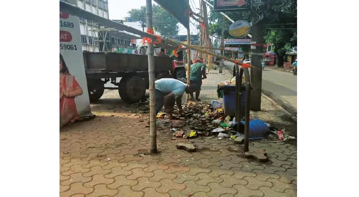 উৎসব মিটতেই শহরজুড়ে সাফাই অভিযানে নামল কল্যাণী পুরসভা