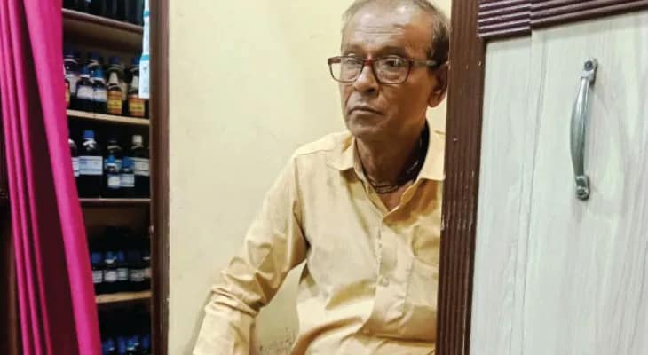 ঠাকুরপুকুরের চেম্বারে জমজমাট পসার ‘বাংলাদেশের ডাক্তারের’