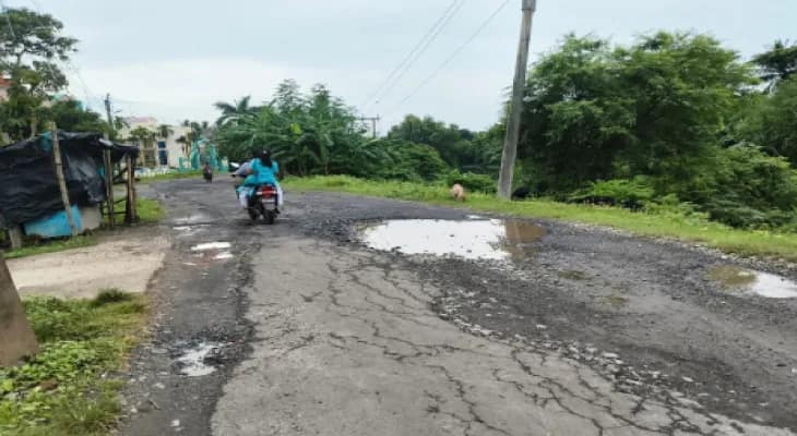 কাঁথি-শৌলা রাস্তা বেহাল, চরম ভোগান্তি