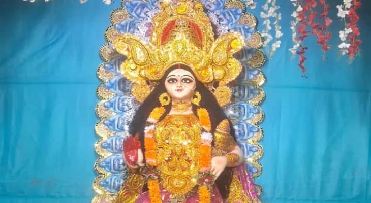বজবজ নতুন বাজারে ১৪৬ বছরের পুরনো লক্ষ্মী-বন্দনা