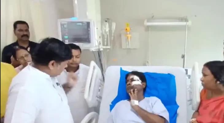 শিলিগুড়ির হাসপাতালে ভর্তি রয়েছেন বিজেপি সাংসদ খগেন মুর্মু, তাঁকে দেখতে গেলেন শিক্ষামন্ত্রকের রাষ্ট্রমন্ত্রী সুকান্ত মজুমদার