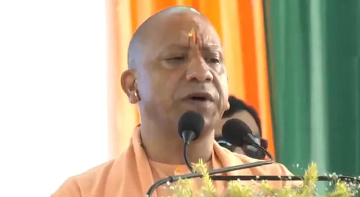 অযোধ্যার সভায় বক্তব্য রাখছেন উত্তরপ্রদেশের মুখ্যমন্ত্রী যোগী আদিত্যনাথ