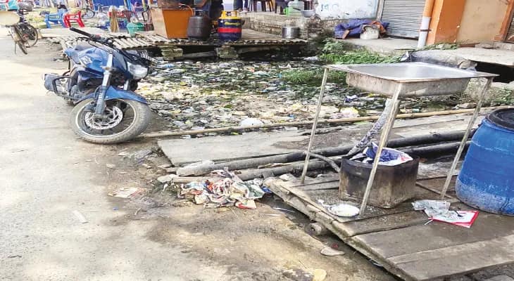 বুলবুলচণ্ডী হাসপাতাল থেকে নতুন বাসস্ট্যান্ড পর্যন্ত নিকাশি বেহাল, দ্রুত মেরামতের দাবি