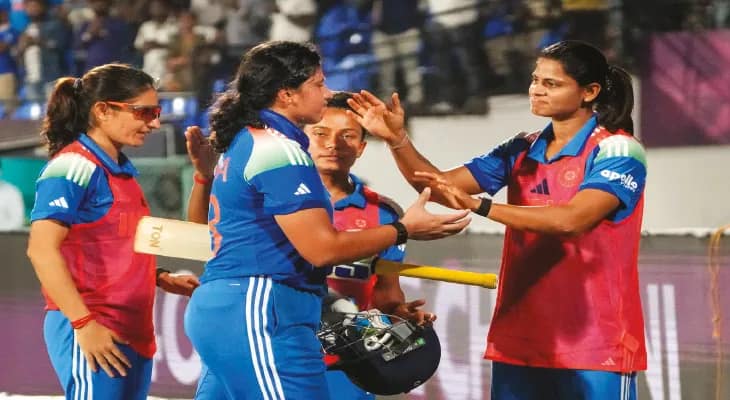 কাজে এল না রিচা ঘোষের ৯৪ রানের ঝোড়ো ইনিংস, প্রোটিয়াদের কাছে হার ভারতের