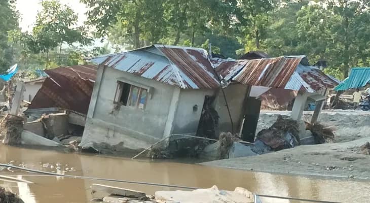 এক বন্যায় রক্ষা নেই, হাতি দোসর! গজরাজের দলের ভয়ে রাত জাগছেন দুর্গতরা