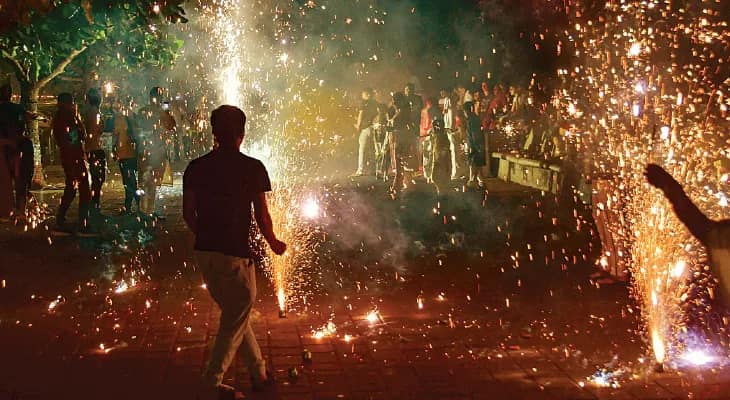 শব্দবাজির দৌরাত্ম্য, কী করবেন?
