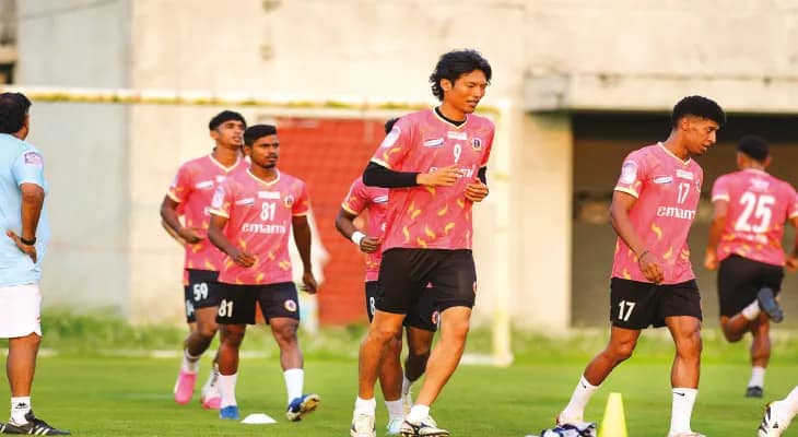লাল-হলুদ জার্সিতে অনুশীলনে নেমে পড়লেন জাপানি তারকা, দ্রুত মানিয়ে নেওয়াই লক্ষ্য হিরোশির
