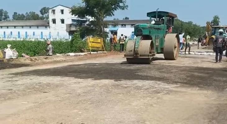 কিছুক্ষণের মধ্যেই স্বাভাবিক হবে দীঘাগামী ১১৬বি জাতীয় সড়ক