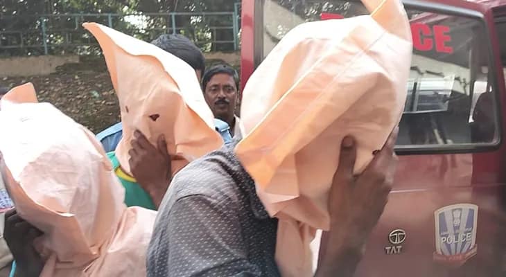 দুর্গাপুরে গণধর্ষণকাণ্ড: গ্রেফতার হওয়া তিন অভিযুক্তকে তোলা হচ্ছে আদালতে