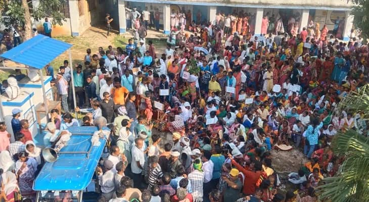 আদিবাসী ছাত্রী খুনের ঘটনায় অভিযুক্তের ফাঁসির দাবিতে প্রতিবাদ মিছিল