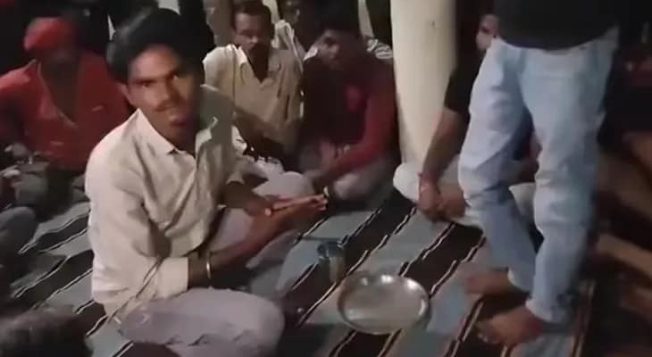 বিজেপি-শাসিত মধ্যপ্রদেশে ব্রাহ্মণের পা ধোয়া জল পানে বাধ্য করা হল ওবিসি যুবককে