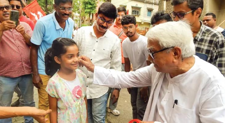 ত্রাণ নিয়ে রাজনীতি নয়, অর্থ  সংগ্রহে নেমে মন্তব্য বিমানের