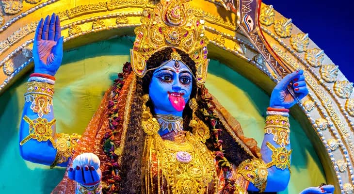তমলুকে বিগ বাজেটের কালীপুজোয় থিমের বন্যা