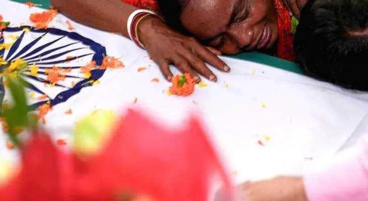 দেশের জন্যই শহিদ হয়েছেন সুজয়, পরিবারকে সান্ত্বনা অন্যান্য সেনা বন্ধুদের