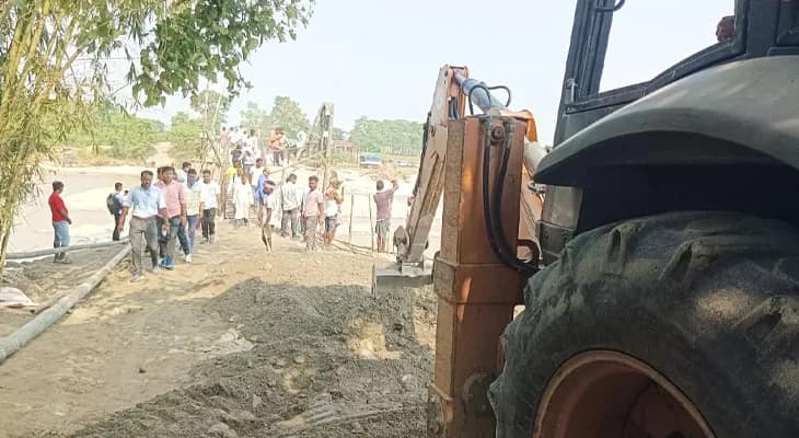 আসবেন মুখ্যমন্ত্রী, চলছে রাস্তা তৈরির কাজ