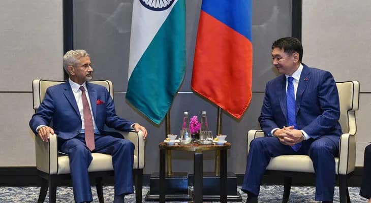 নয়াদিল্লি সফররত মঙ্গোলিয়ার প্রেসিডেন্ট খুরেলসুখ উখনার সঙ্গে সাক্ষাৎ করলেন ভারতীয় বিদেশমন্ত্রী এস জয়শঙ্কর