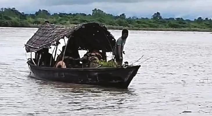 পরপর ধরা পড়ছে বাংলাদেশি, রাত পাহারায় মেখলিগঞ্জের ঝাড় সিংহাসন গ্রামের বাসিন্দারা