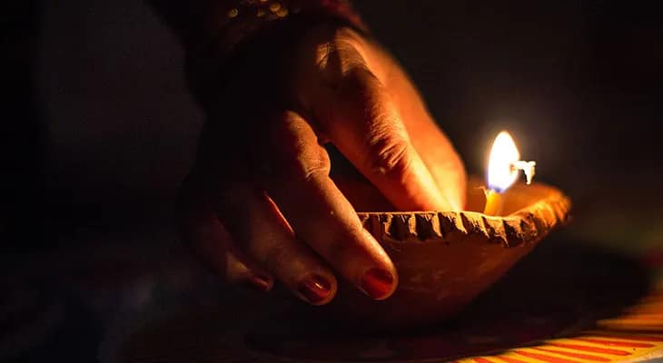 প্রদীপ ভিনরাজ্যে পাঠিয়েও মুখে হাসি নেই মৃৎশিল্পীদের
