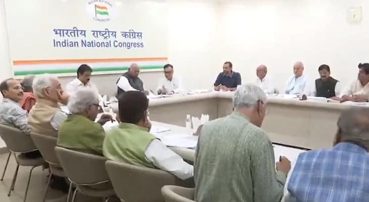 বিহার নির্বাচনের আগে নয়াদিল্লিতে জরুরি বৈঠকে কংগ্রেস সভাপতি মল্লিকার্জুন খাড়্গে