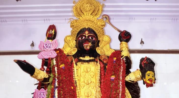 দু’কেজি সোনা-১২ কেজি রুপোর অলঙ্কার পরেন বারাসতের ‘বড়মা’