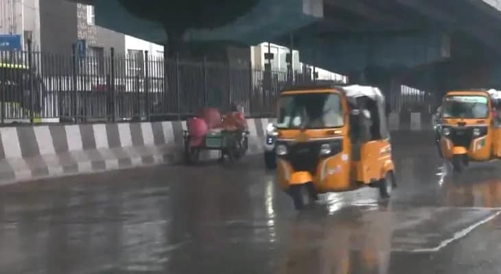সাতসকালে ভারী বৃষ্টিতে ভাসল চেন্নাই