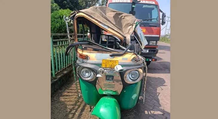 হলদিয়ায় অটো ও লরির সংঘর্ষ, মৃত ২, জখম আরও ৫