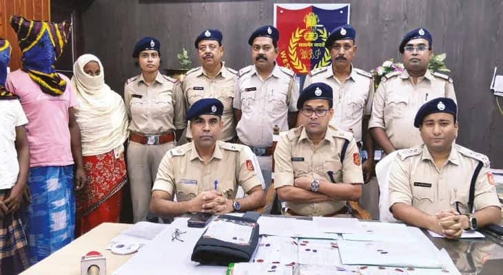 সামশেরগঞ্জে ১২নম্বর জাতীয় সড়কে অভিযান, ছ’লক্ষ টাকার জালনোট সহ গ্রেফতার দেওর-বউদি সহ ৩