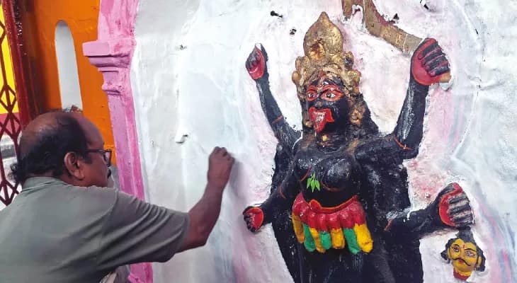 আজও ধুমধাম করে কাঁথ কালীর পুজো হয় মেদিনীপুরে