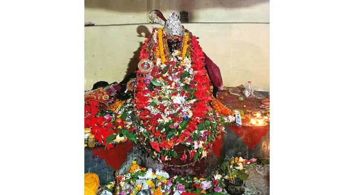 গোপীবল্লভপুরের কুঠিঘাটে বৈষ্ণবমতে পুজো দক্ষিণাকালীর