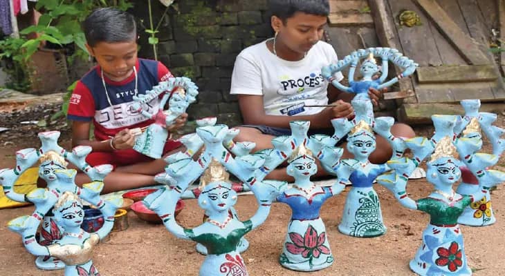 ঝাড়গ্রামে লুপ্ত হতে চলা দেওয়ালি পুতুলের পুনরুজ্জীবনে উদ্যোগ