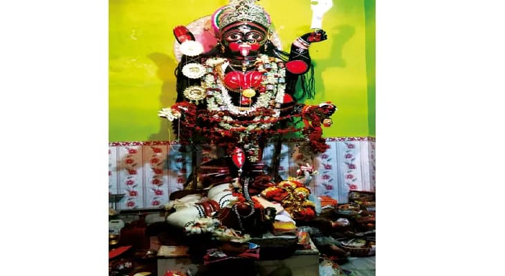 শিকলে বাঁধা অবস্থায় পূজিত হন ছাতনার জিড়রা গ্রামের মা কালী