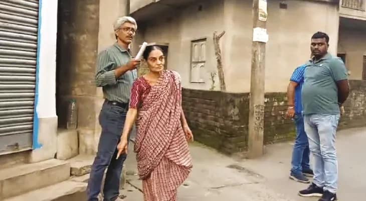 ‘সোনা পরে বেরিয়েছেন কেন?’ পুলিশ পরিচয়ে বৃদ্ধার গয়না হাতাল দুষ্কৃতী
