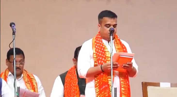 গুজরাতের উপ মুখ্যমন্ত্রীর পদে শপথ নিলেন হর্ষ সাংভি, পূর্বে ছিলেন স্বরাষ্ট্র দপ্তরের দায়িত্বে