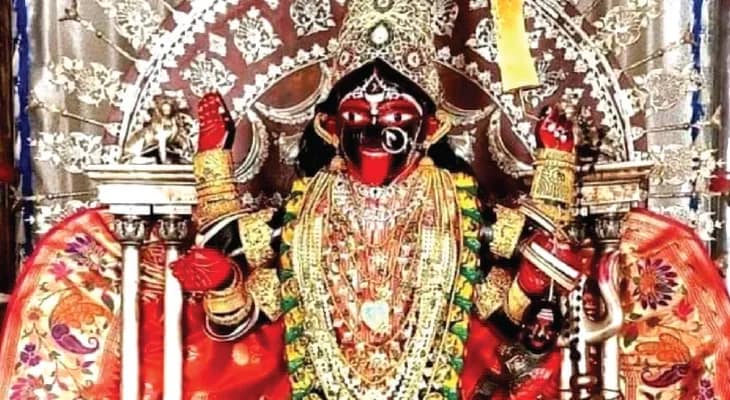 গৃহীর আরাধ্যা মা দক্ষিণাকালী