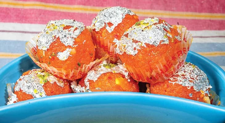 দেওয়ালিতে মিষ্টিমুখ